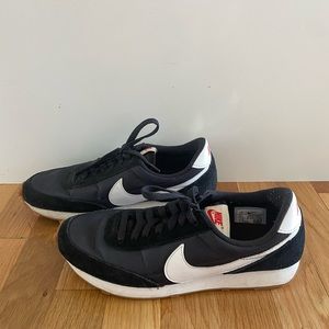 Nike Daybreak Womens 8.5 Black Shoe